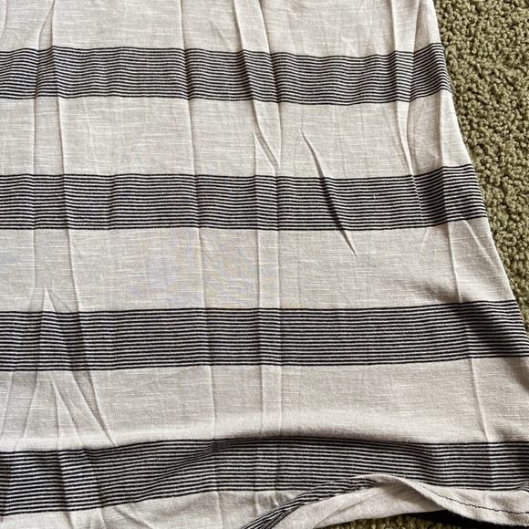 Flowy black racer back tank top - Picture 3 of 3